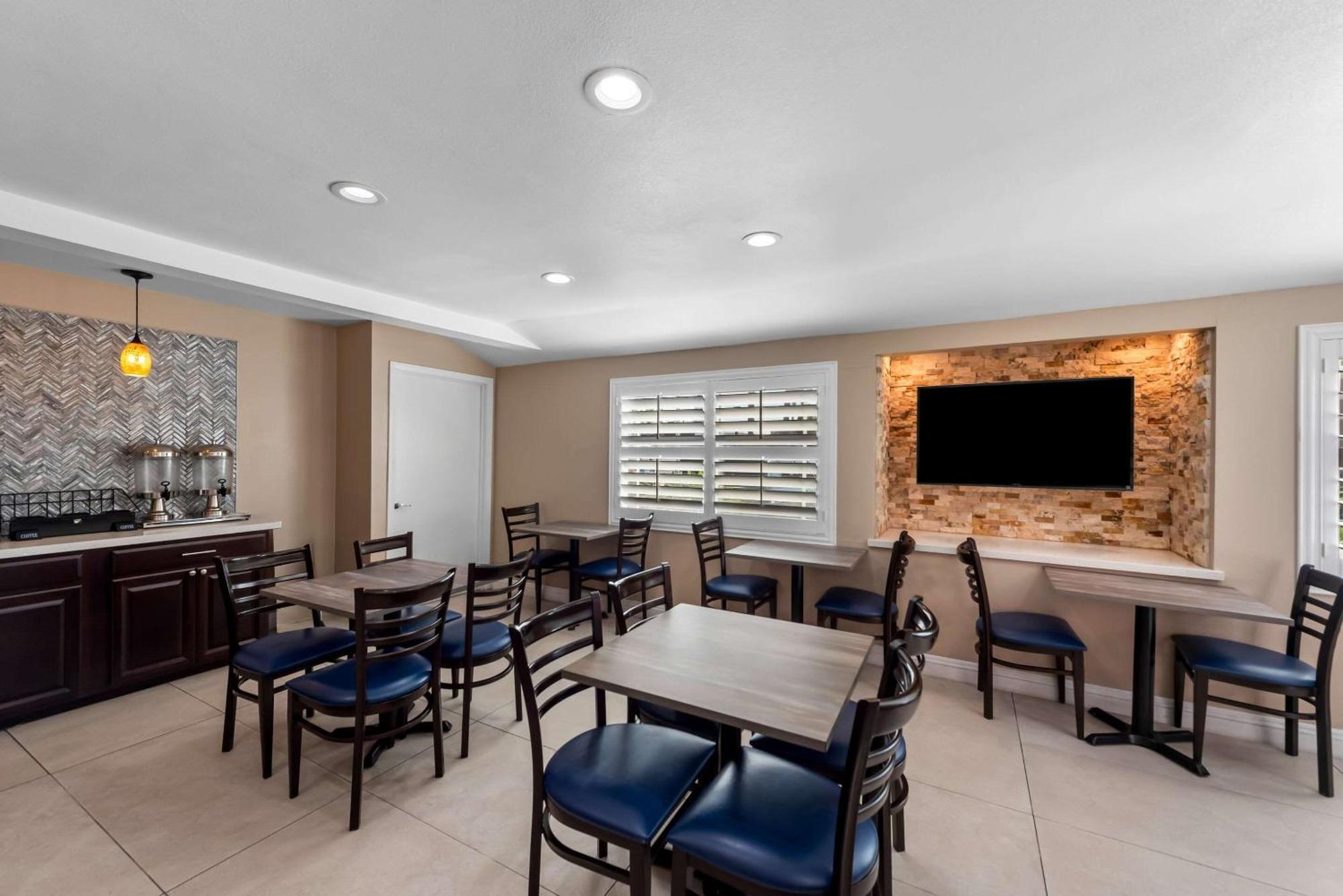 Quality San Diego South - 3*