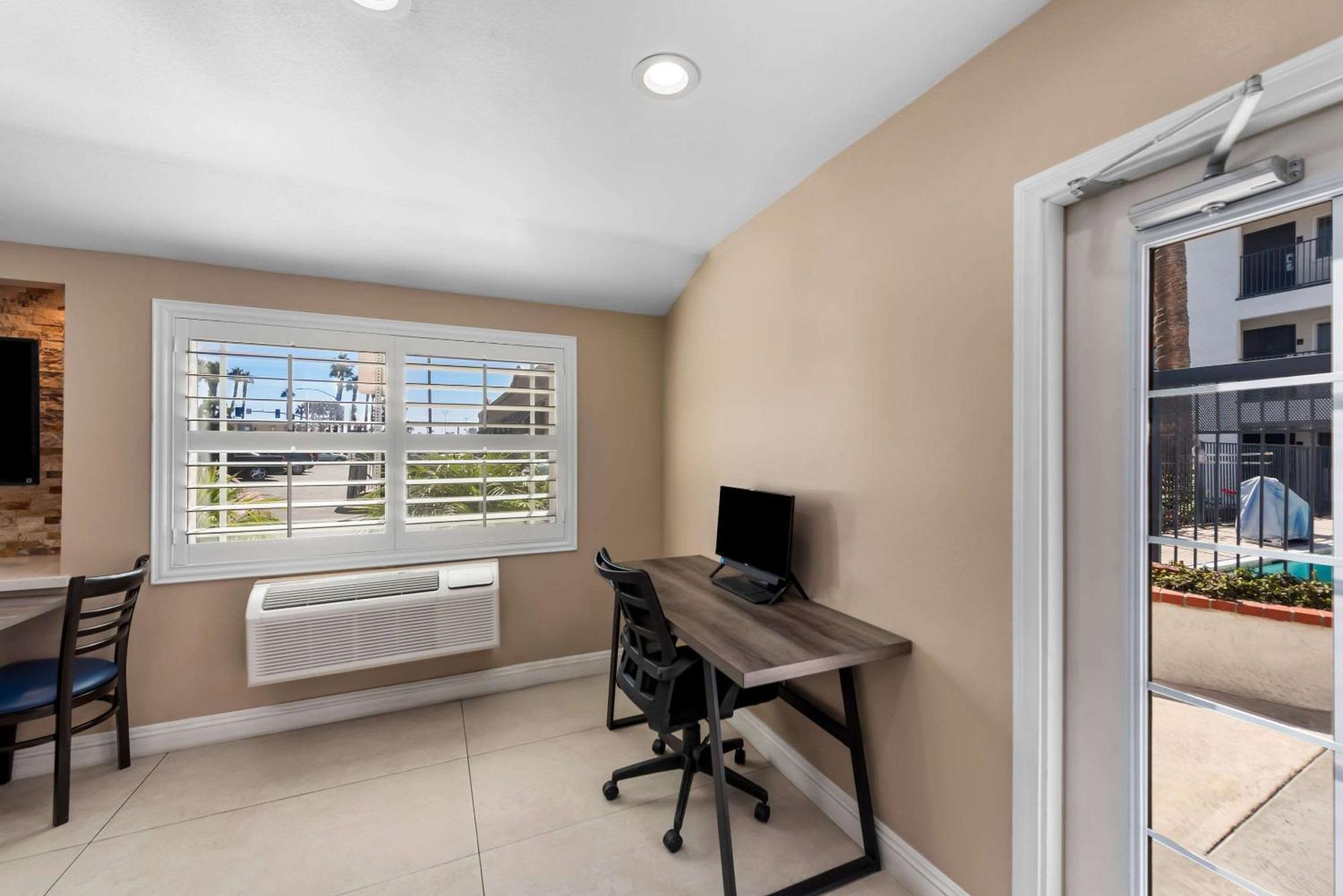 Inn Quality San Diego South - 3*