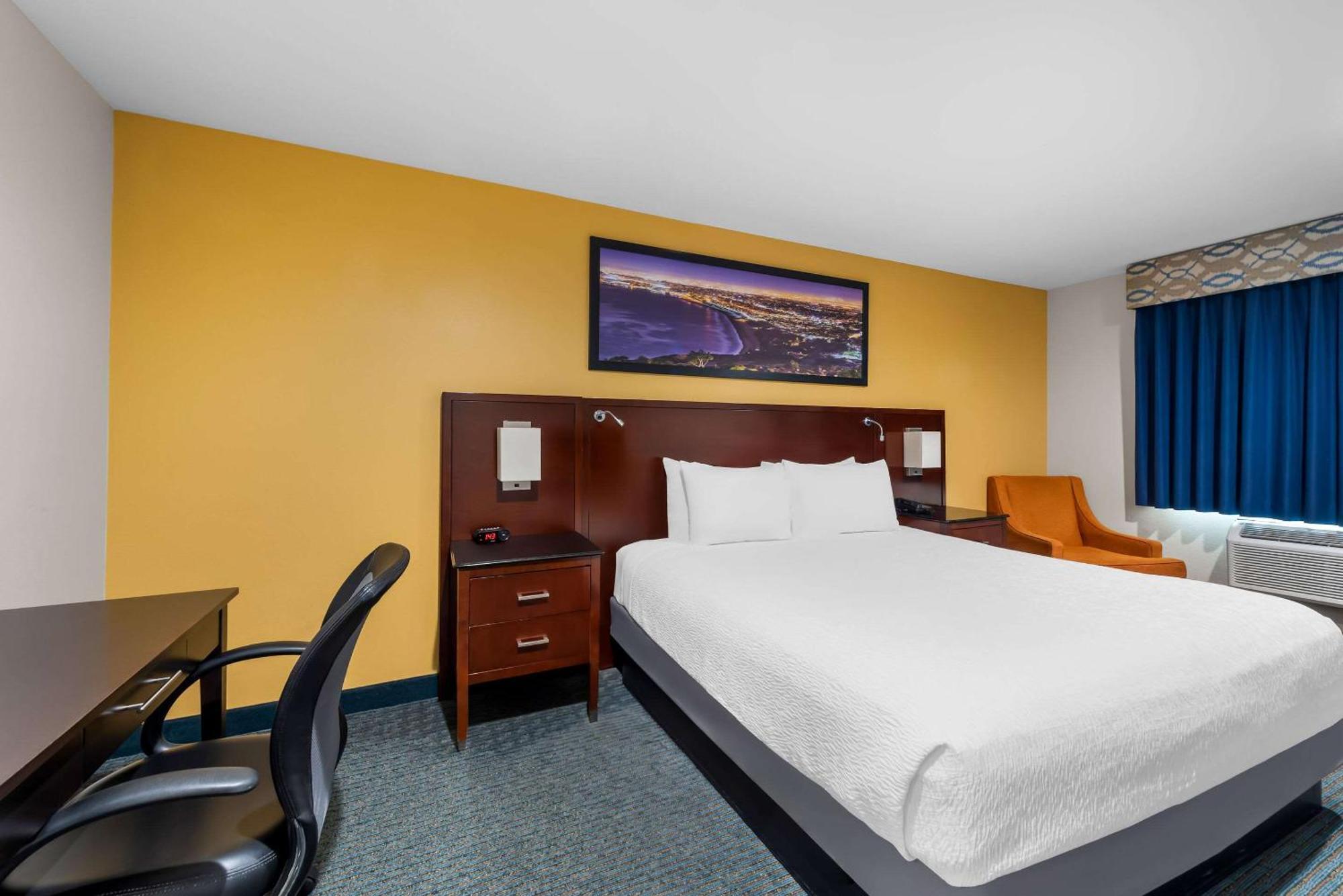 Quality San Diego South - 3*