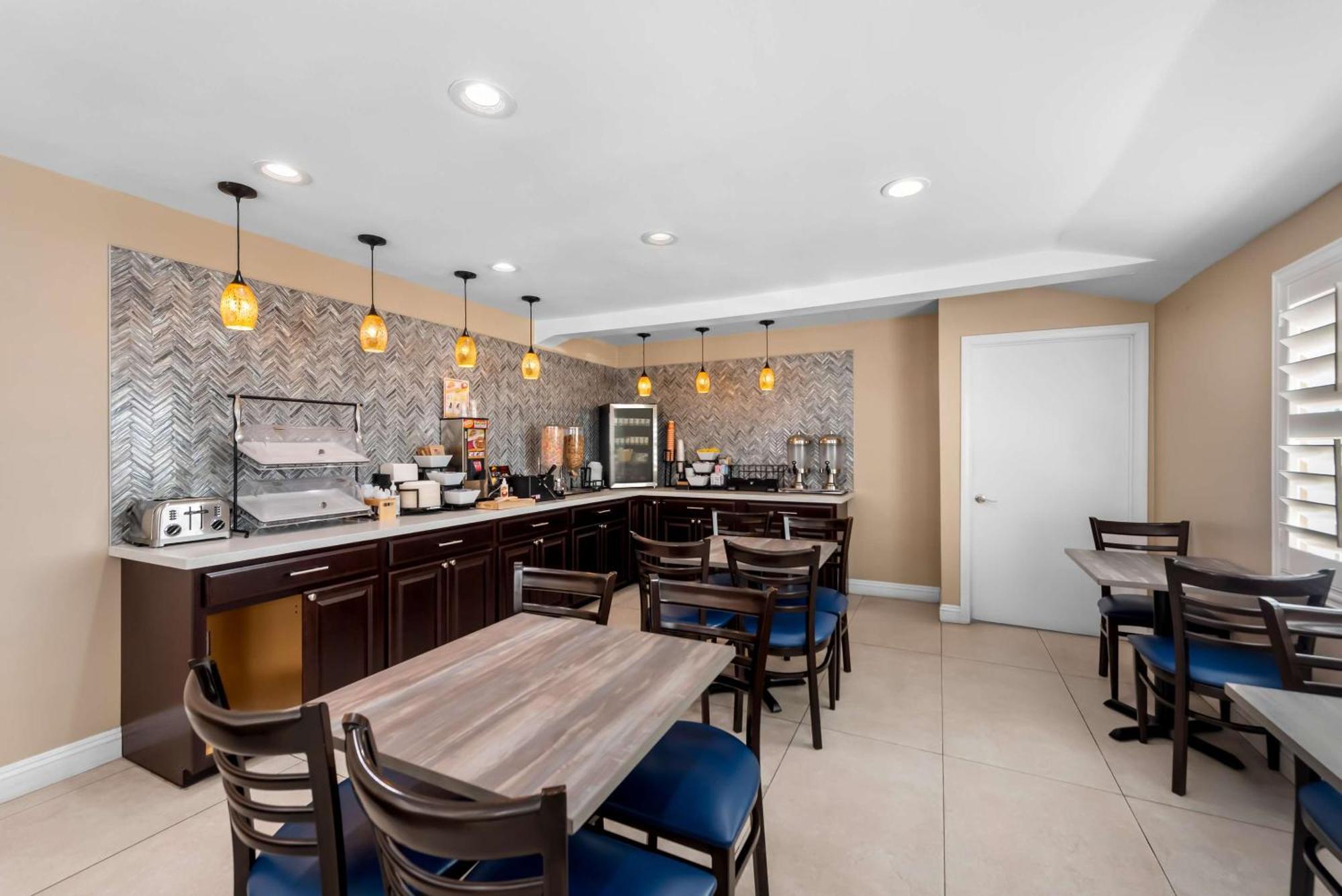 Quality San Diego South - 3*